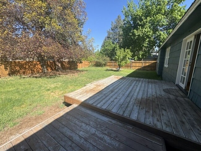 Building Photo - Single level home in Mid Town