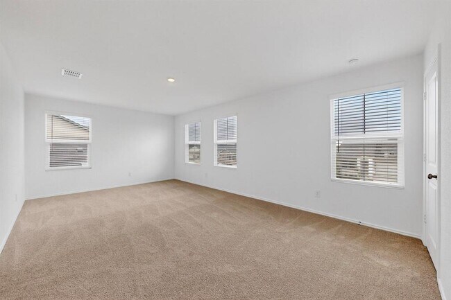 Building Photo - 178 Sormonne Lp