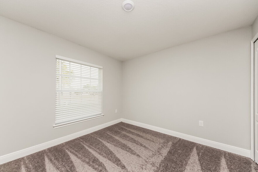 Building Photo - 828 Valnera Ct