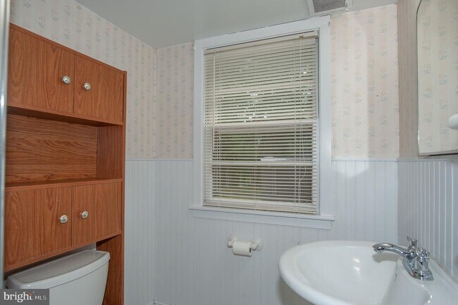 Building Photo - 5950 Clames Dr