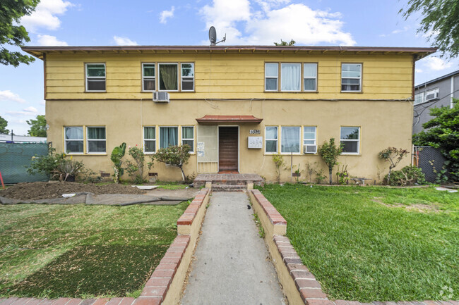 Building Photo - 6940 Woodley Ave