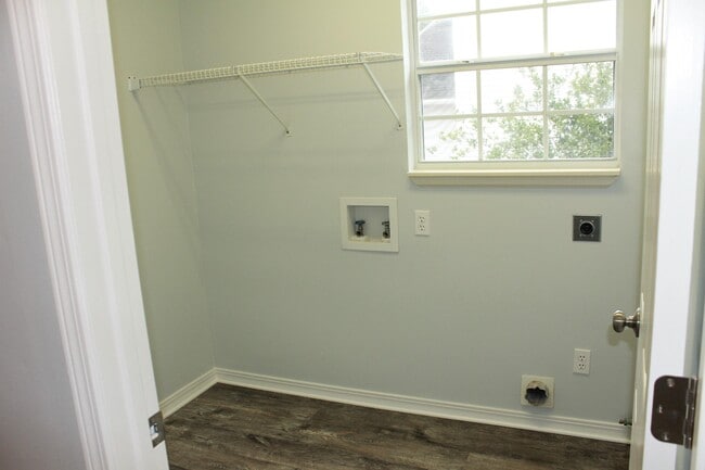 Building Photo - 1737 Bolton Village Ln