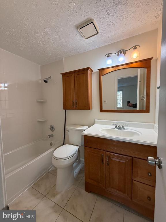 Building Photo - 5719 Independence Cir