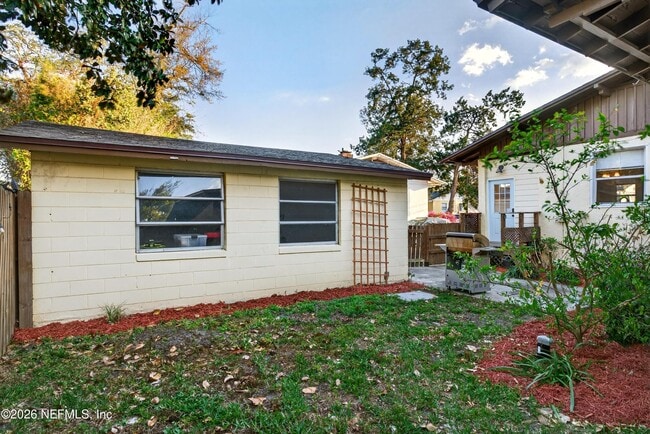 Building Photo - 1903 Dewey Pl