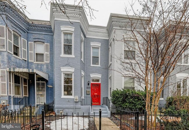 Building Photo - 1221 I St NE