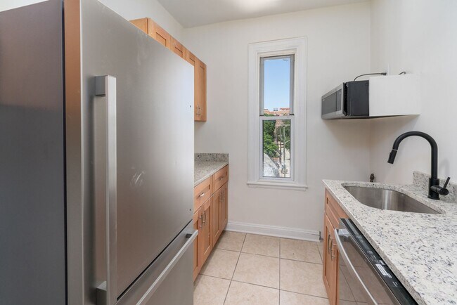 Building Photo - Newly Remodeled 1-Bedroom with Office Space, 1-Bathroom Near Johns Hopkins University