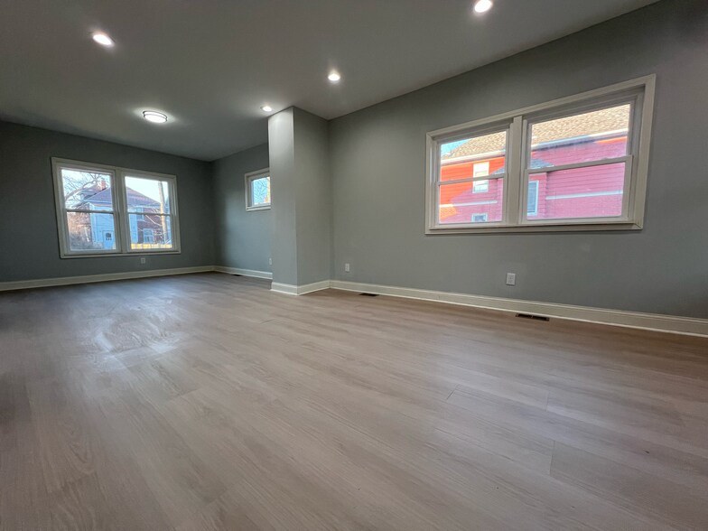 Building Photo - 4086 Montgomery St