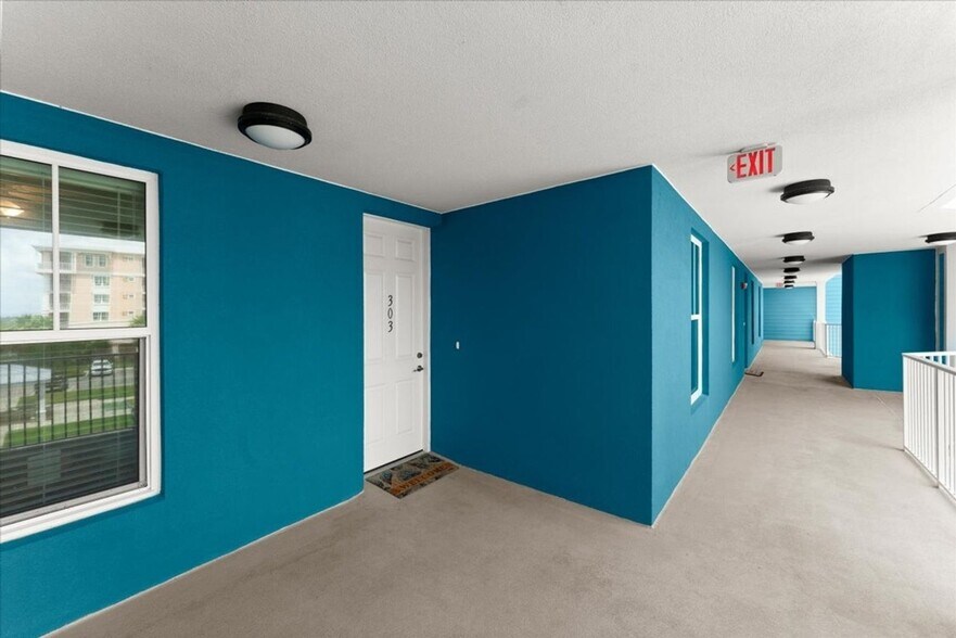 Building Photo - 6 Riverwalk Drive