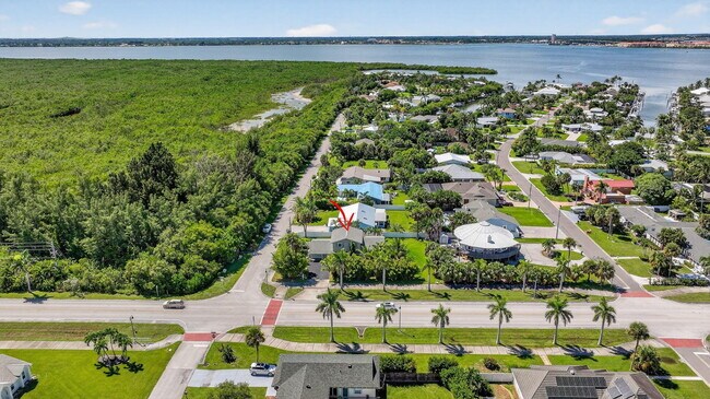 Building Photo - 2025 S Ocean Dr