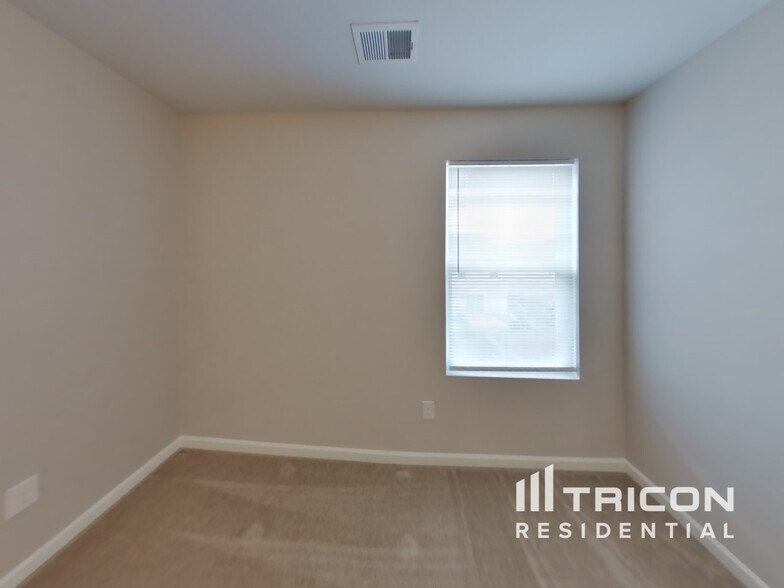 Building Photo - 1430 Sandra Dr