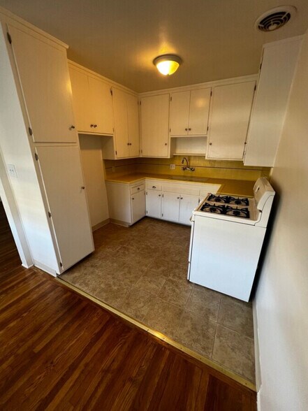 Building Photo - 3024-3034 Luna Drive