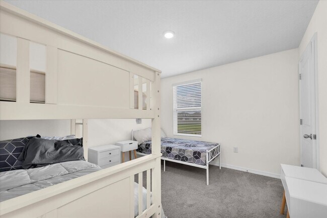 Building Photo - Available now in Wimauma | Spacious 5BR Home with 2,600+ Sqft