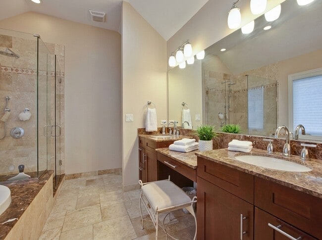 Building Photo - 7229 Roxbury Ct