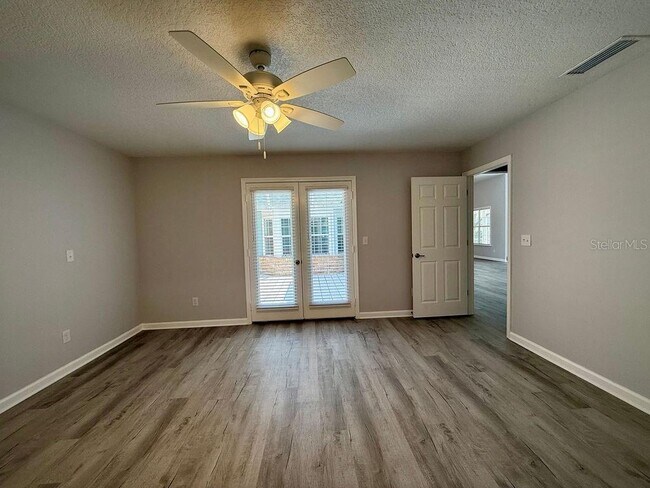 Building Photo - 2410 S Glen Eagles Dr