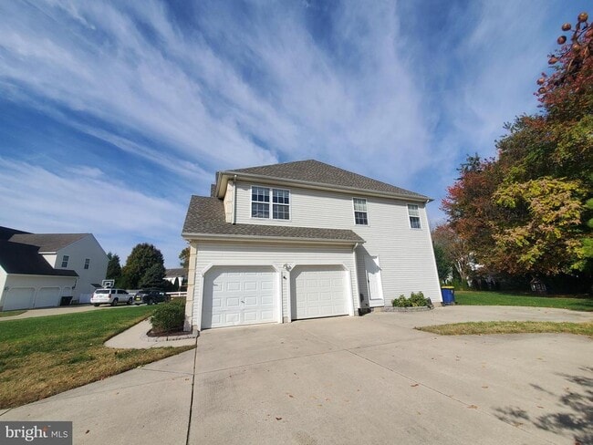 Building Photo - 5 Bandcroft Dr