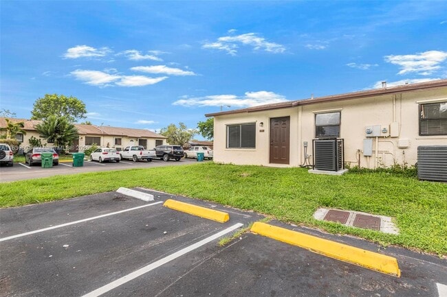 Building Photo - 28151 SW 142nd Ct