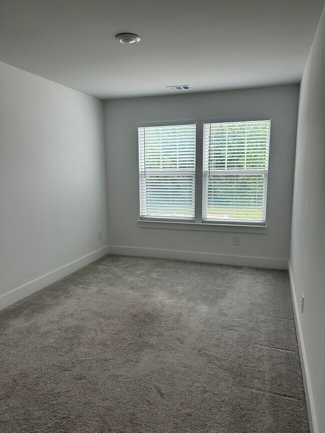 Building Photo - 213 Keel Ln
