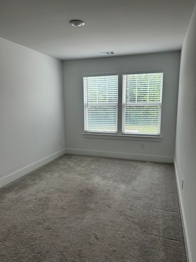 Building Photo - Stunning 3/2 Rental Unit in Prime Simpsonv...