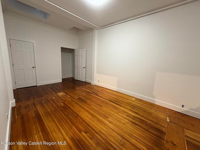 Building Photo - 302 Wall St