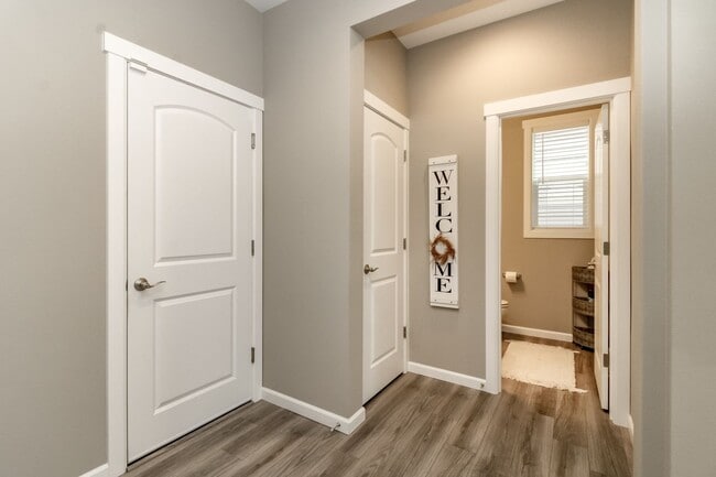 Building Photo - Beautiful 3 Bedroom 2.5 Bathroom Property