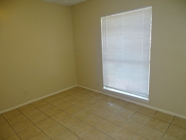 Building Photo - 9122 Ocean Gate St