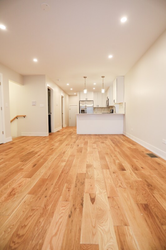 Building Photo - 2308 W Foster Ave