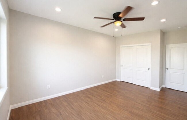 Building Photo - Executive Retreat in Brawley: Spacious 5-Bedroom Home Ideal for Corporate Stays or Refined Family...