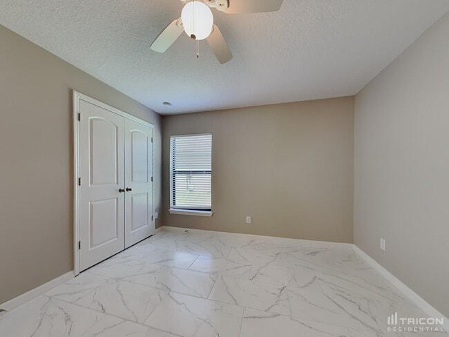Building Photo - 2467 Winnipeg Dr