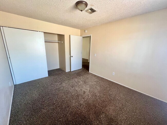 Building Photo - 2 Bedroom 1 Bath - Chocolate Drop Area