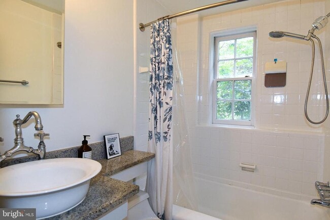 Building Photo - 1412 27th St NW