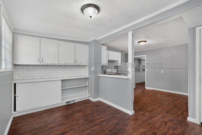 Building Photo - 452 Bluff Dr