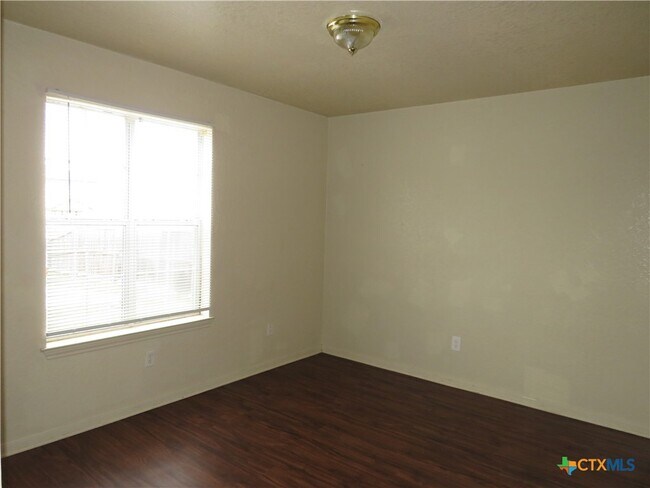 Building Photo - 1602 Dugger Cir