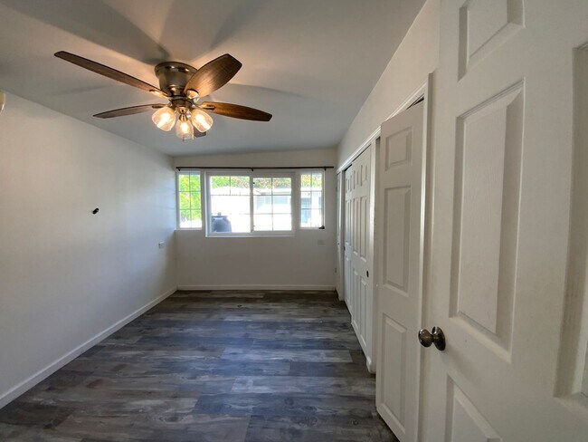 Building Photo - T1217ach