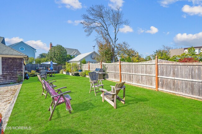 Building Photo - 632 Main Ave