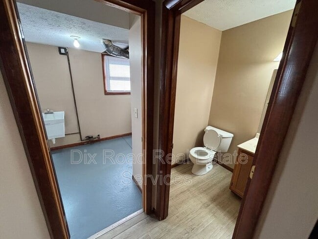 Building Photo - 601 Leo Dr