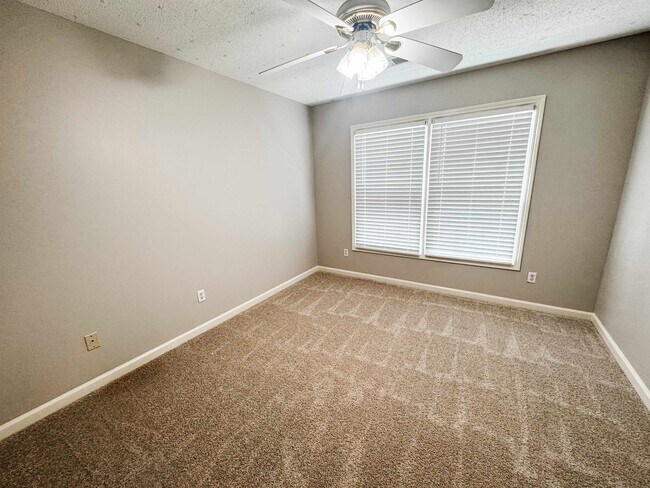 Building Photo - 454 Bowling Brooke Dr