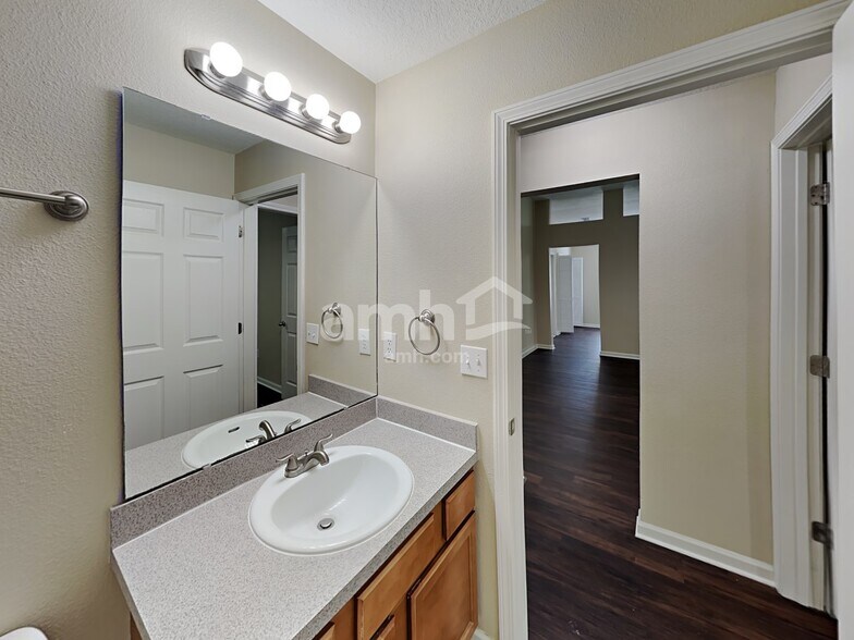 Building Photo - 64 Old Hickory Forest Rd