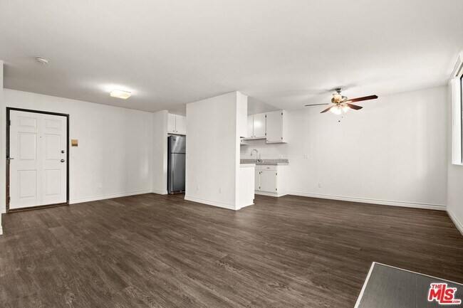 Building Photo - 1950 Rodney Dr