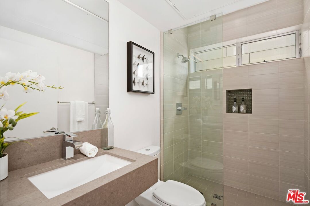 Building Photo - 742 N Hudson Ave