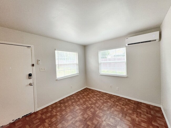 Building Photo - Quaint Apartment in Denver Heights