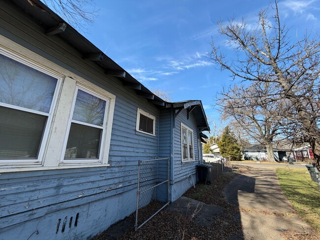 Building Photo - 2013 33rd Ave N