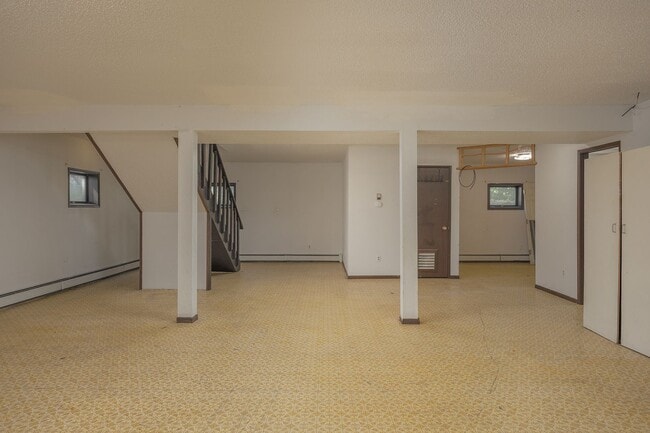 Building Photo - 812 Andrew St