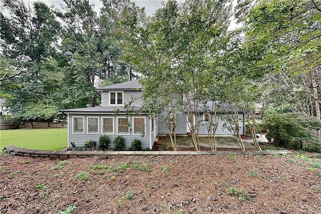 Building Photo - 2090 Moccasin Way