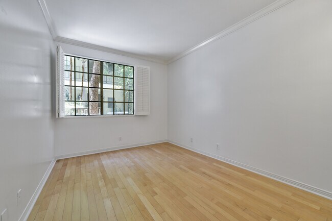 Building Photo - 11939 Gorham Ave