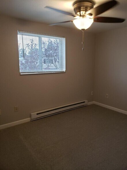 Building Photo - 1135 W South Park Ave