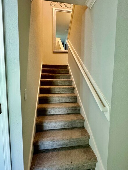 Building Photo - 1016 Cascade Dr