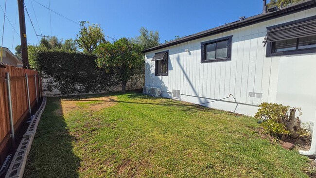 Building Photo - Beautifully Remodeled Detached 2 Bed 1 Bath Home with yard and pet friendly!