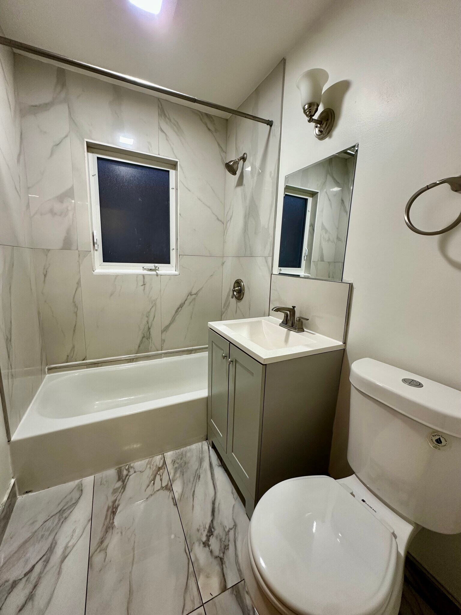 Building Photo - 6113 N Kedzie Ave