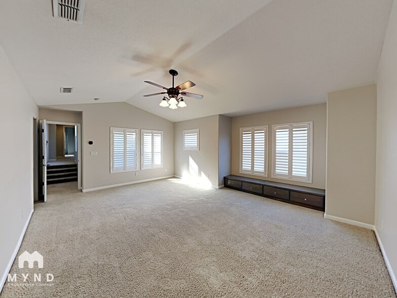 Building Photo - 398 Metro Ln