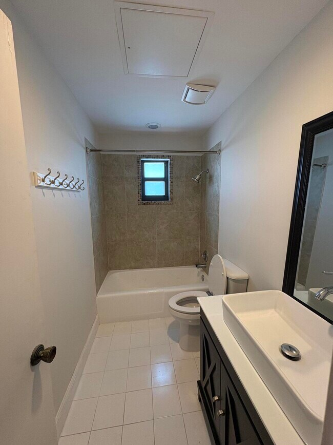 Building Photo - 360 Wilma Cir